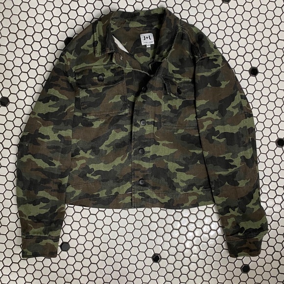 John + Jenn camo jacket size medium - Picture 2 of 6